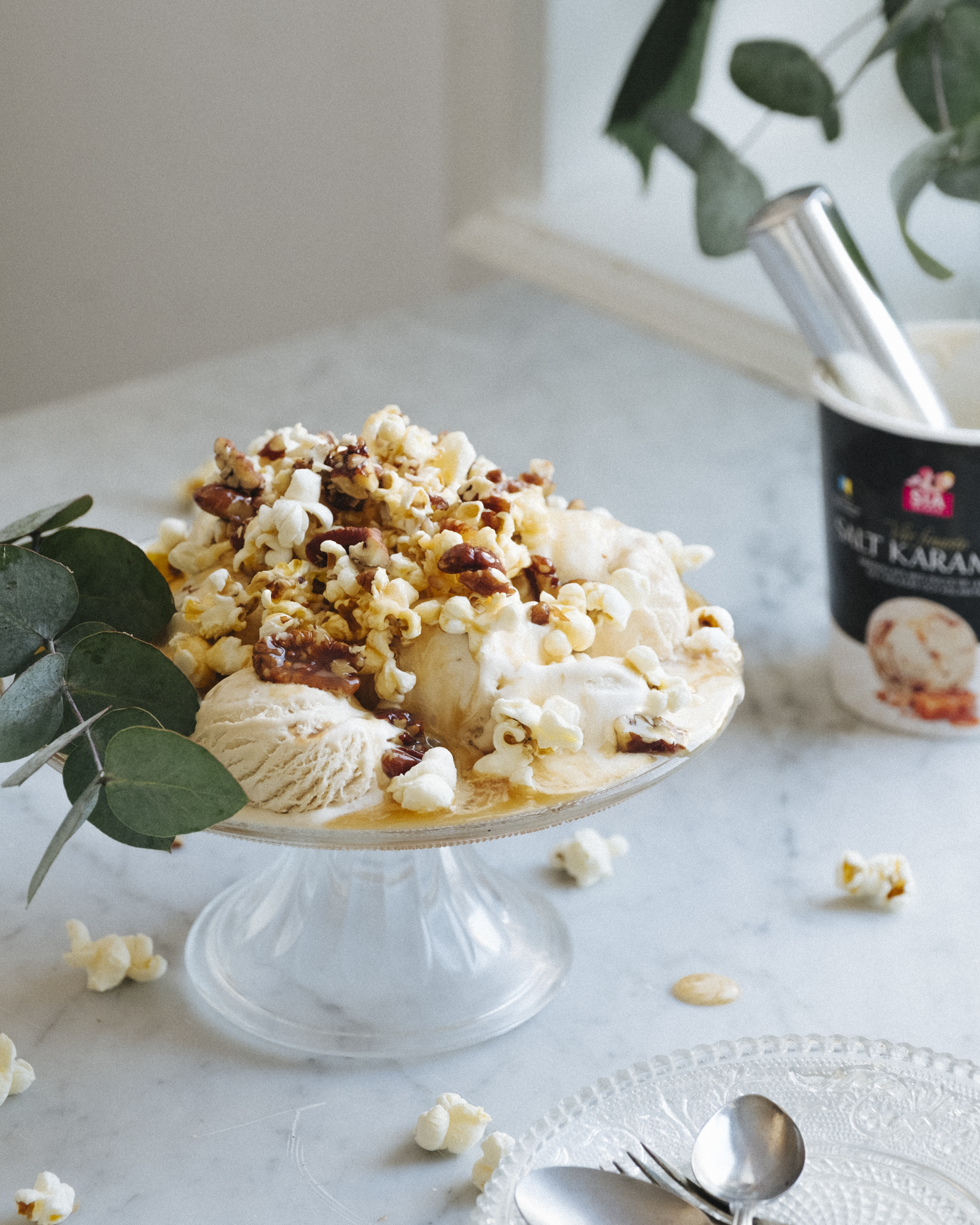 Vår finaste Salt Karamell med kola och popcorn