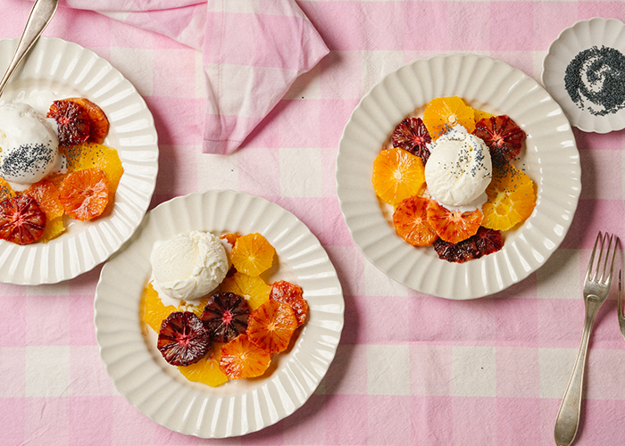 Citrussallad med vallmofrön och vaniljglass.jpg