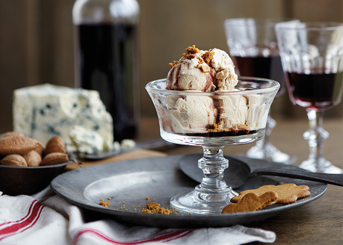 Vaniljglass med glögg, ädelost och pepparkaka.jpg